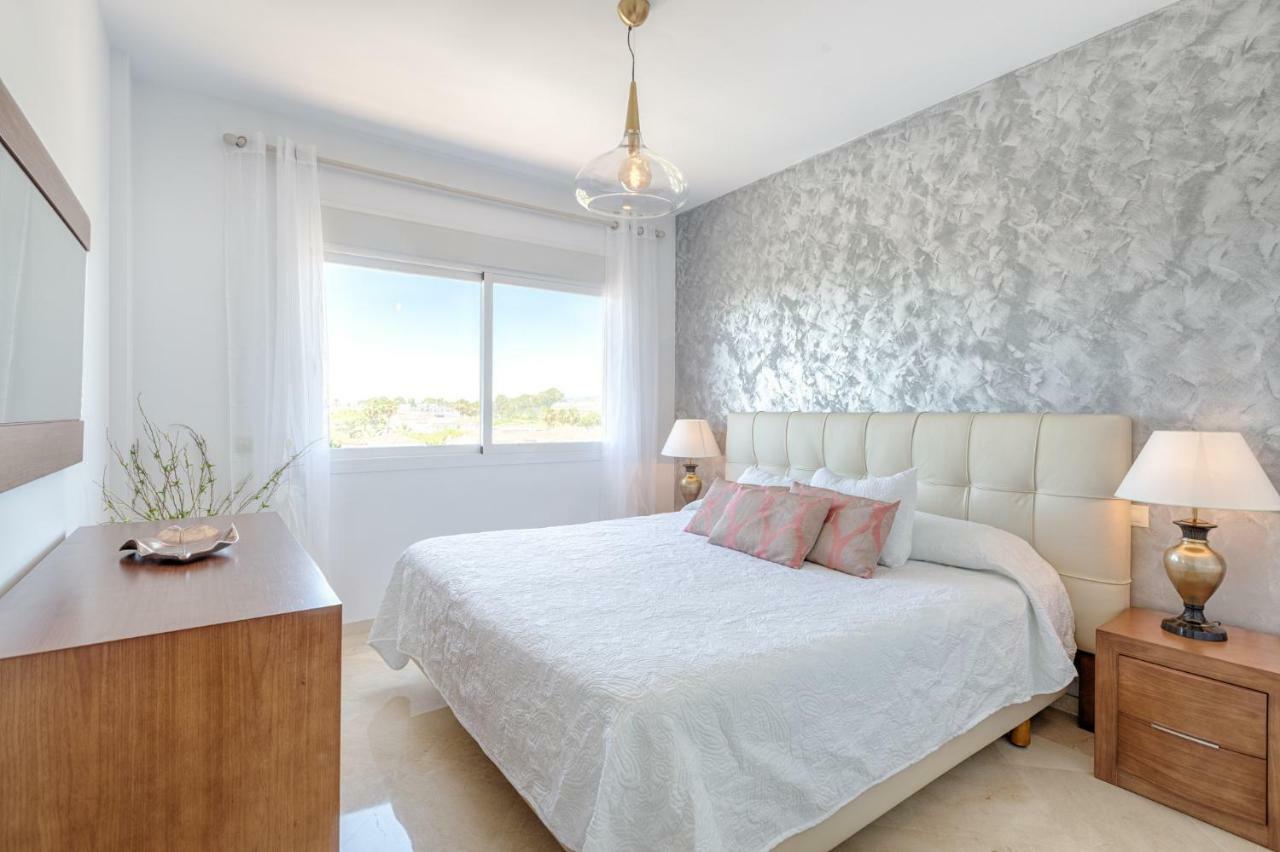 Апартаменты Sea & Mountain View Penthouse Эстепона Экстерьер фото
