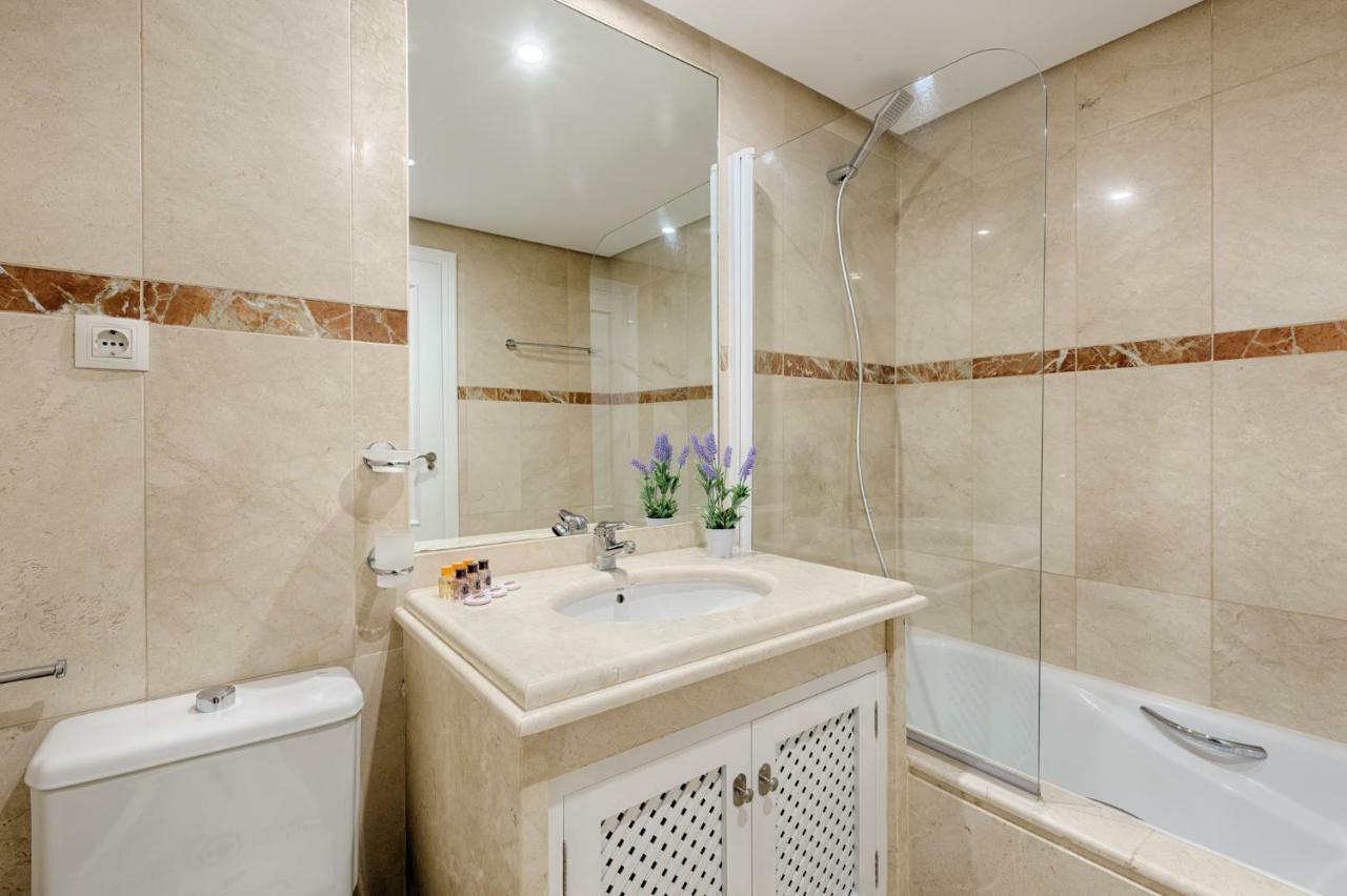 Апартаменты Sea & Mountain View Penthouse Эстепона Экстерьер фото